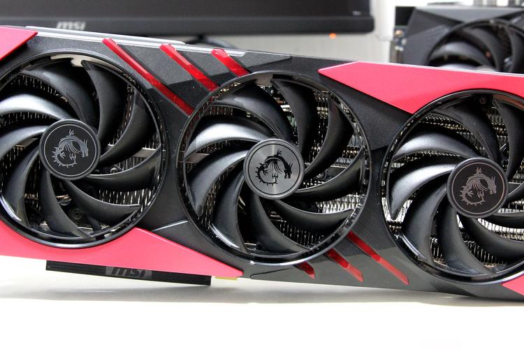 显卡规格对比示意图