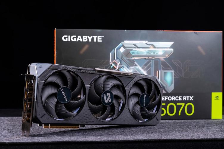 电竞游戏画面与高性能电脑主机