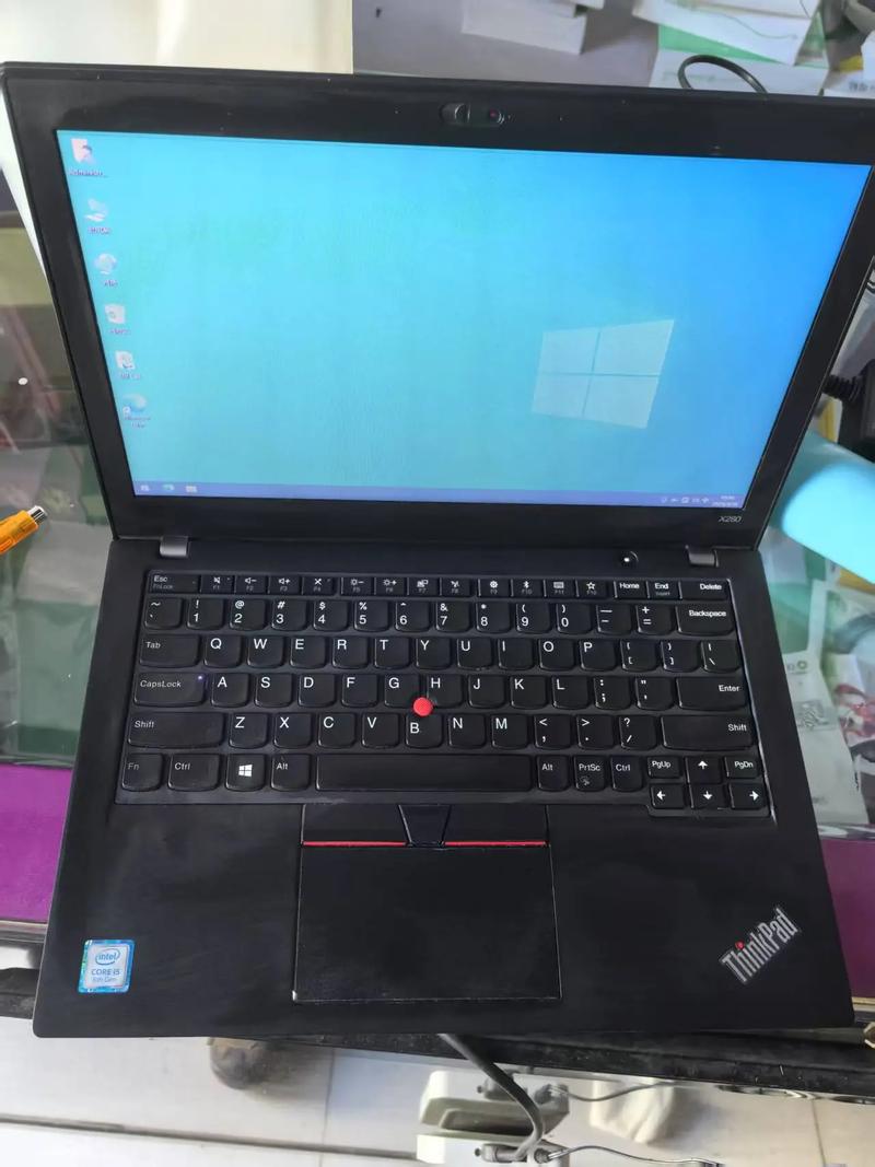 科技设备连接示意图，展示无线传输