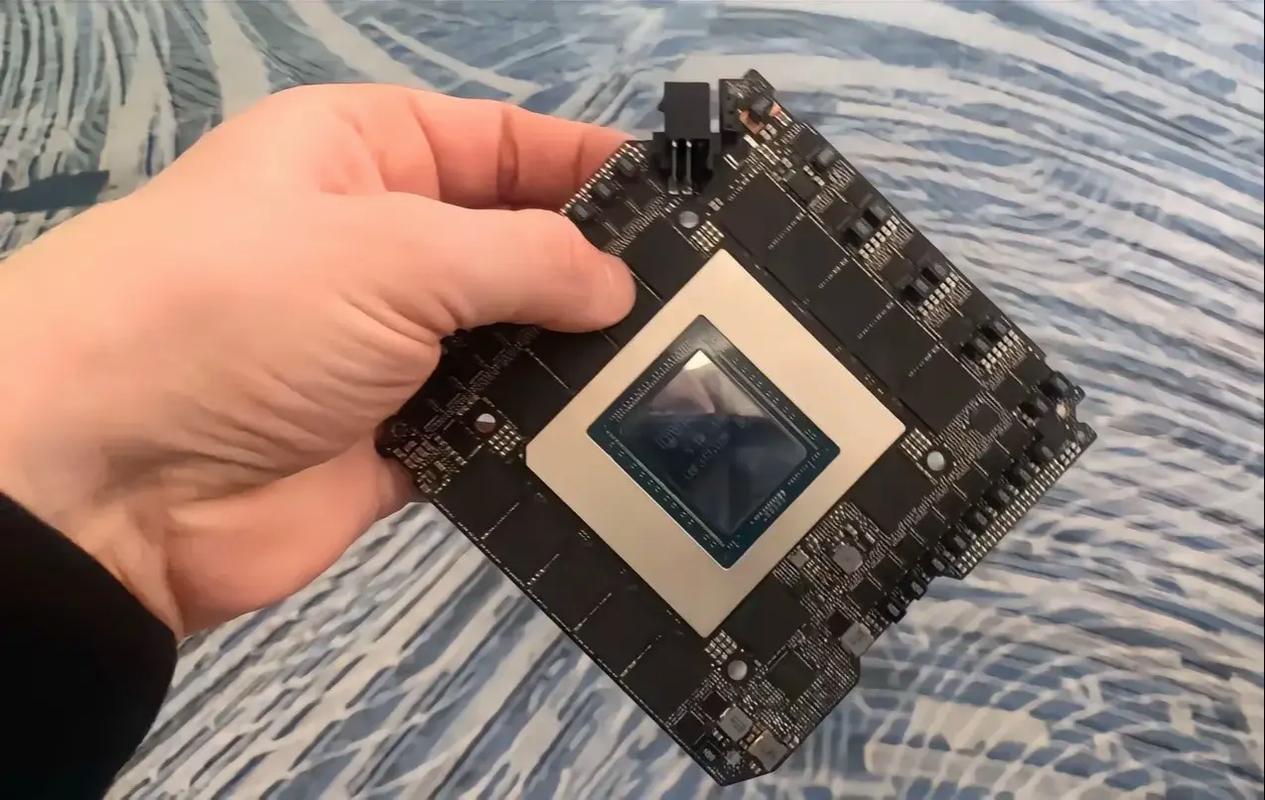 玩家正在使用高性能电脑进行游戏