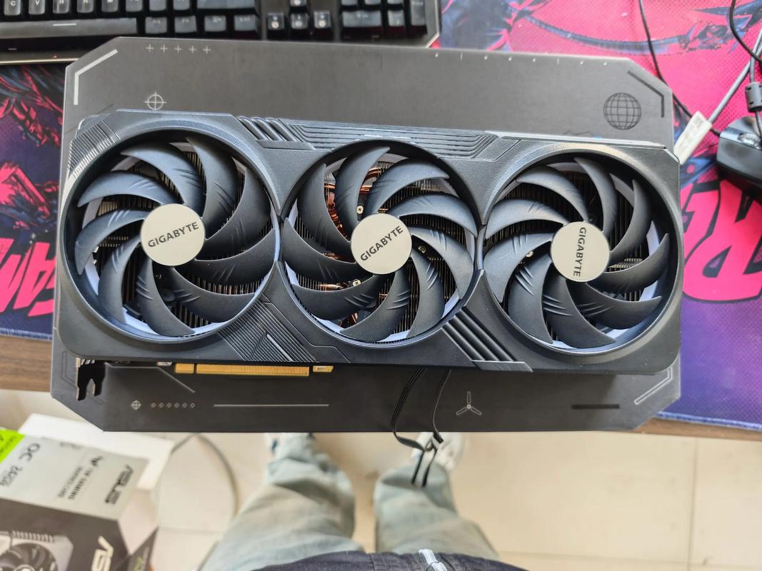 显卡规格对比示意图