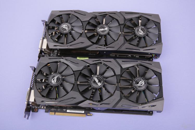 显卡内部电路与散热器特写