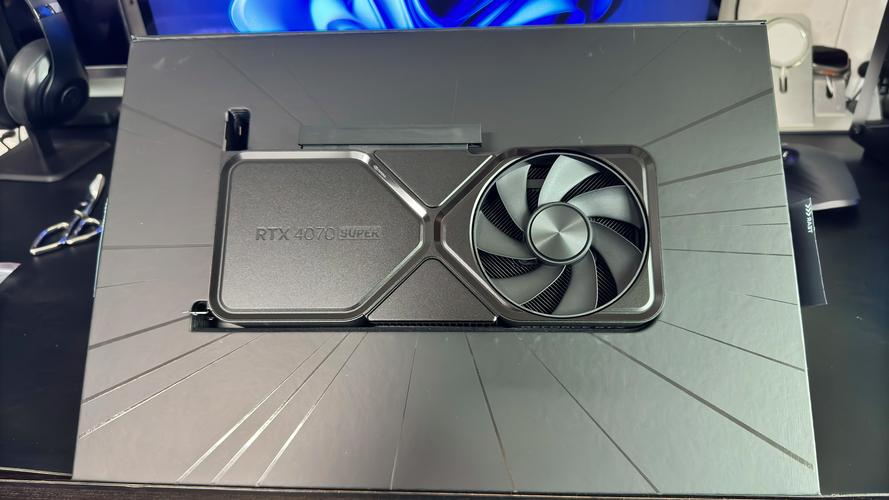 显卡规格对比示意图