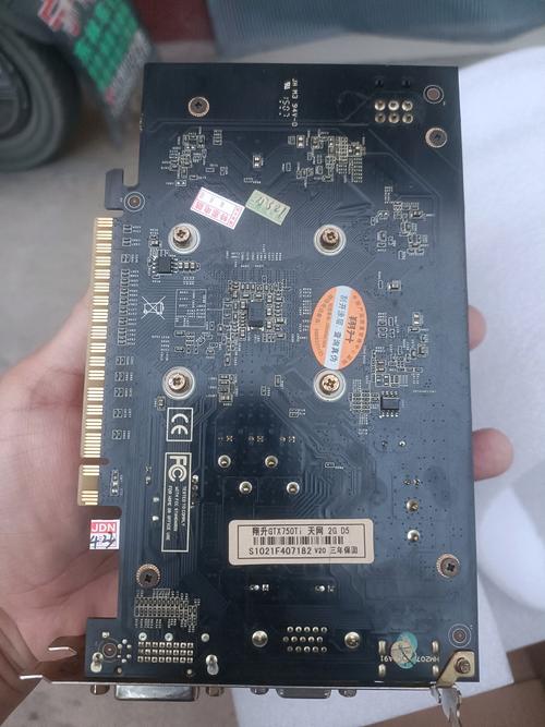 显卡规格对比示意图