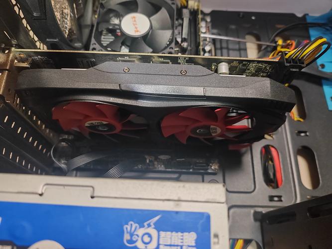 显卡规格对比示意图