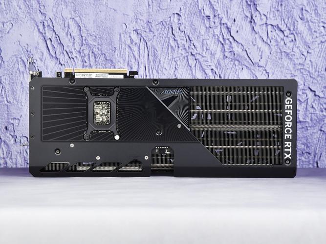 显卡规格对比示意图