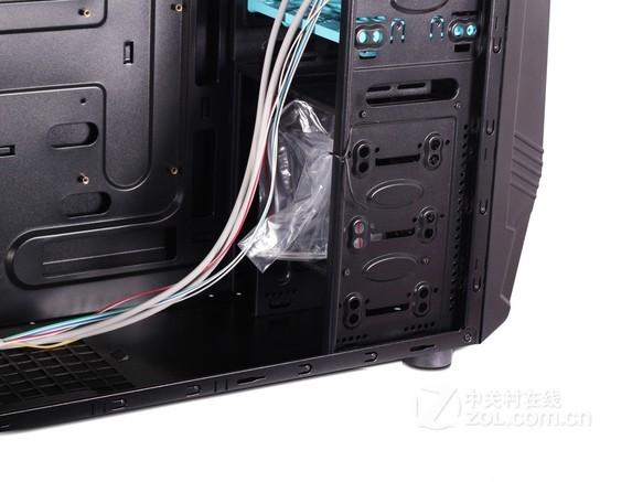 黑色中塔机箱外观正面视图