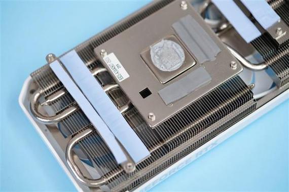 显卡规格对比示意图