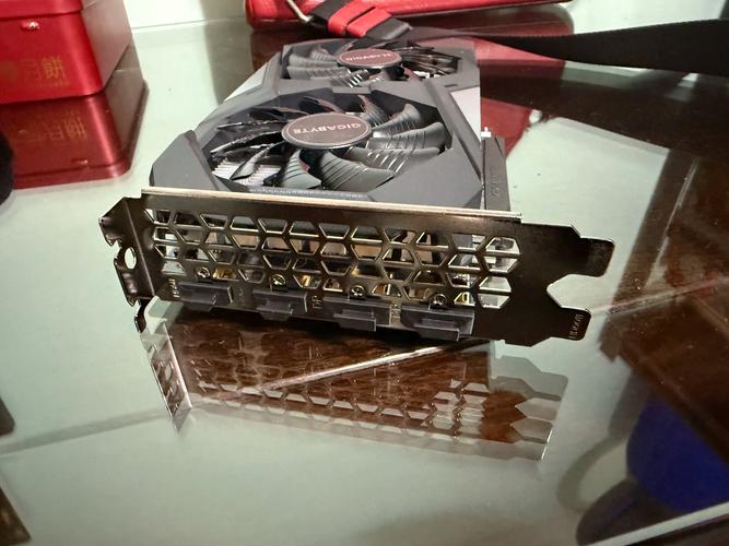 显卡规格对比示意图