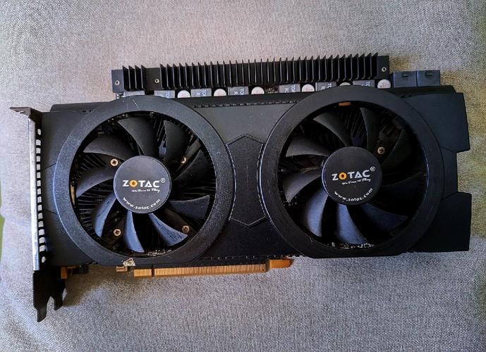 显卡规格对比示意图