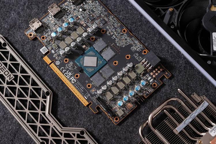 显卡规格对比示意图