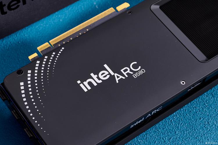 显卡规格对比示意图