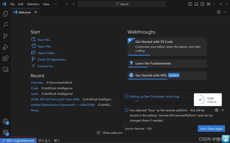 办公室工作人员使用电脑