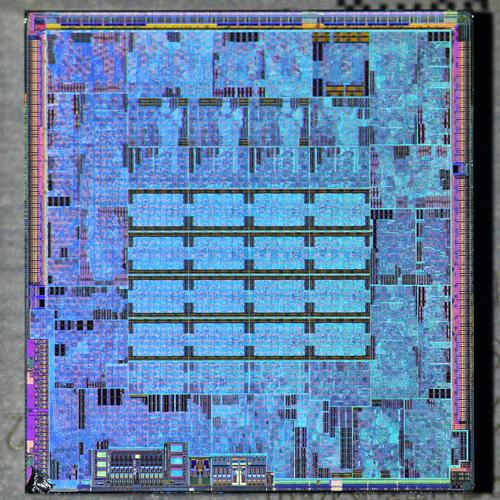 玩家正在组装高性能游戏电脑