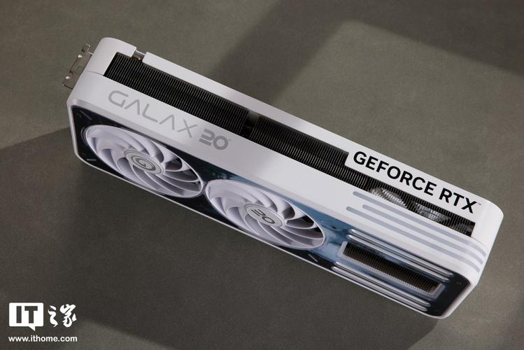 显卡规格对比示意图