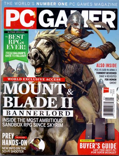 不同电脑硬件摆放在桌面上供选择