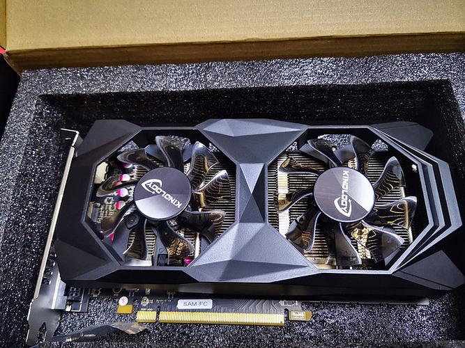 显卡规格对比示意图