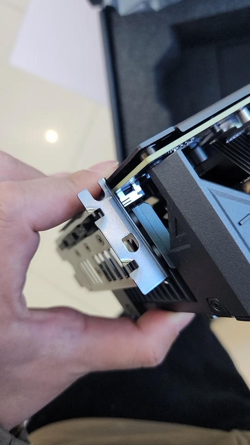 电脑硬件组件对比展示