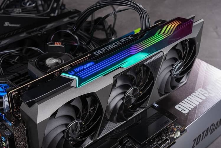 价格标签与硬件产品对比