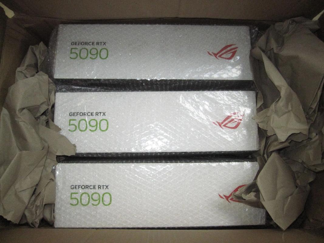 不同用户群体使用电脑的示意图