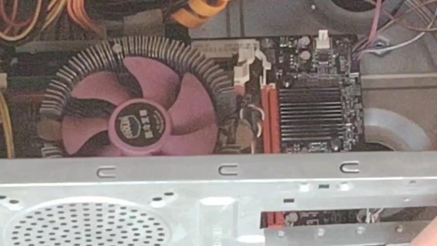 显卡规格对比示意图