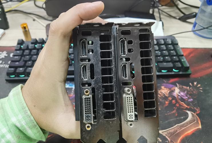 显卡规格对比示意图