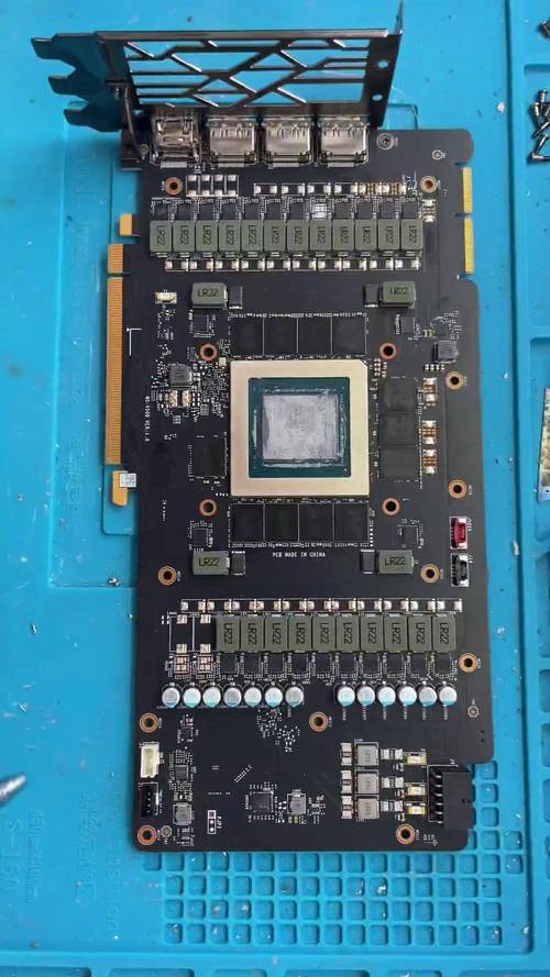 显卡规格对比示意图