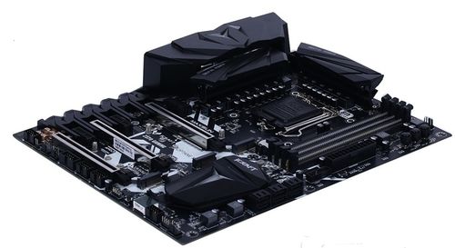RGB 灯效的电脑硬件在暗光环境下发光