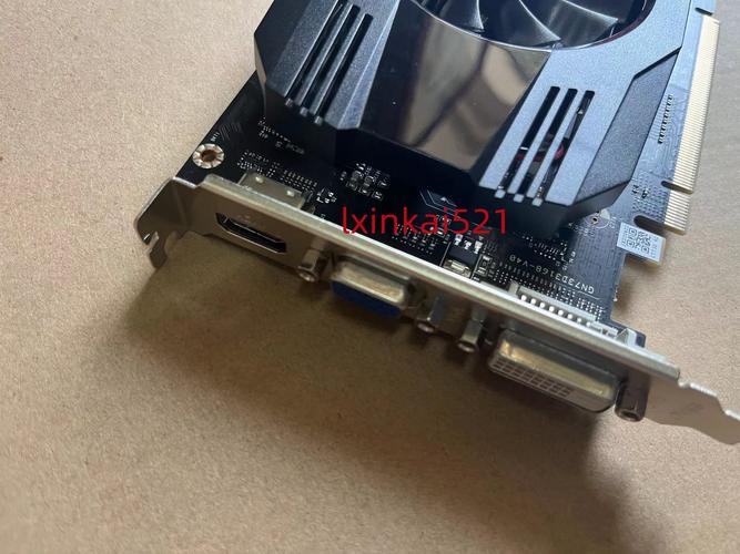 显卡规格对比示意图