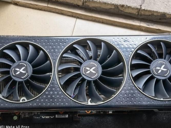 显卡规格对比示意图