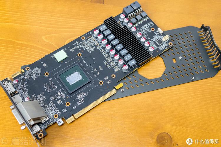 显卡规格对比示意图