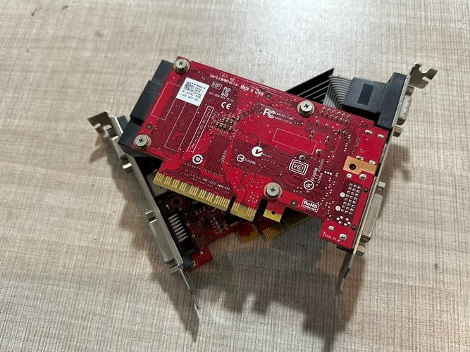 显卡规格对比示意图