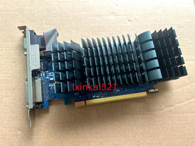 显卡规格对比示意图