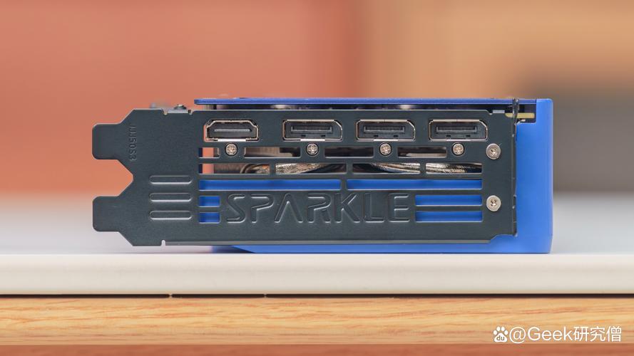 电脑硬件组件对比展示