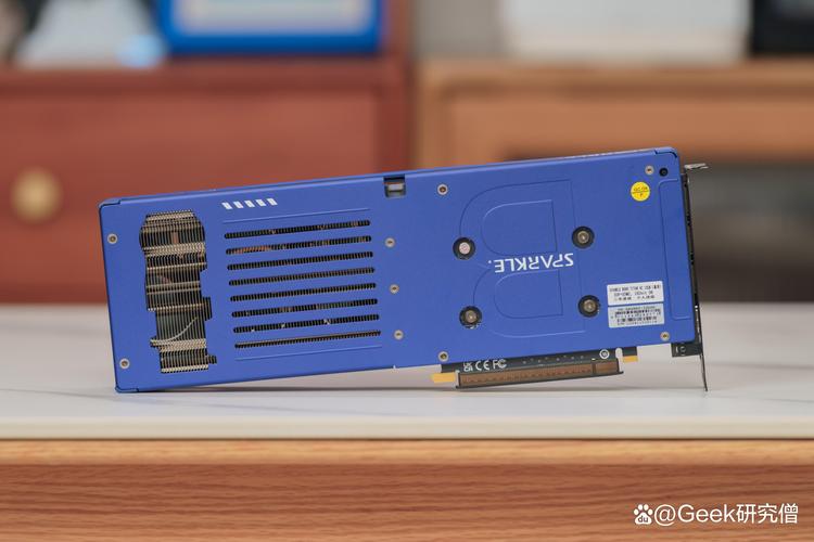 现代高性能显卡内部结构特写