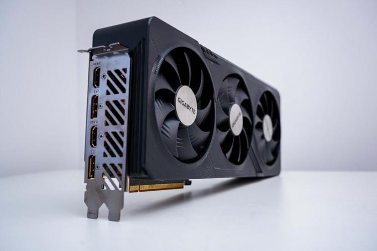 电子元件与电路板细节