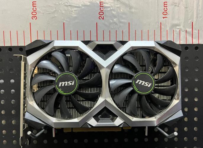 显卡规格对比示意图