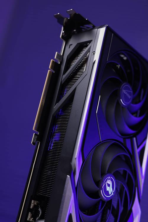 芯片与散热细节展示