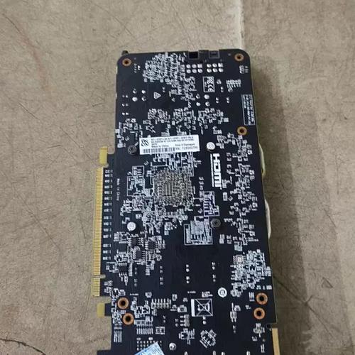 显卡规格对比示意图