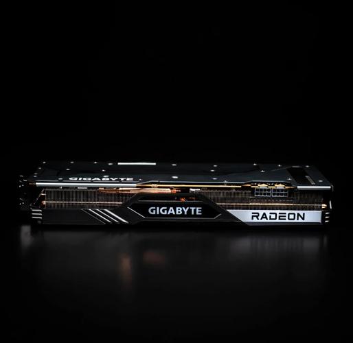 不同用户群体使用电脑的场景