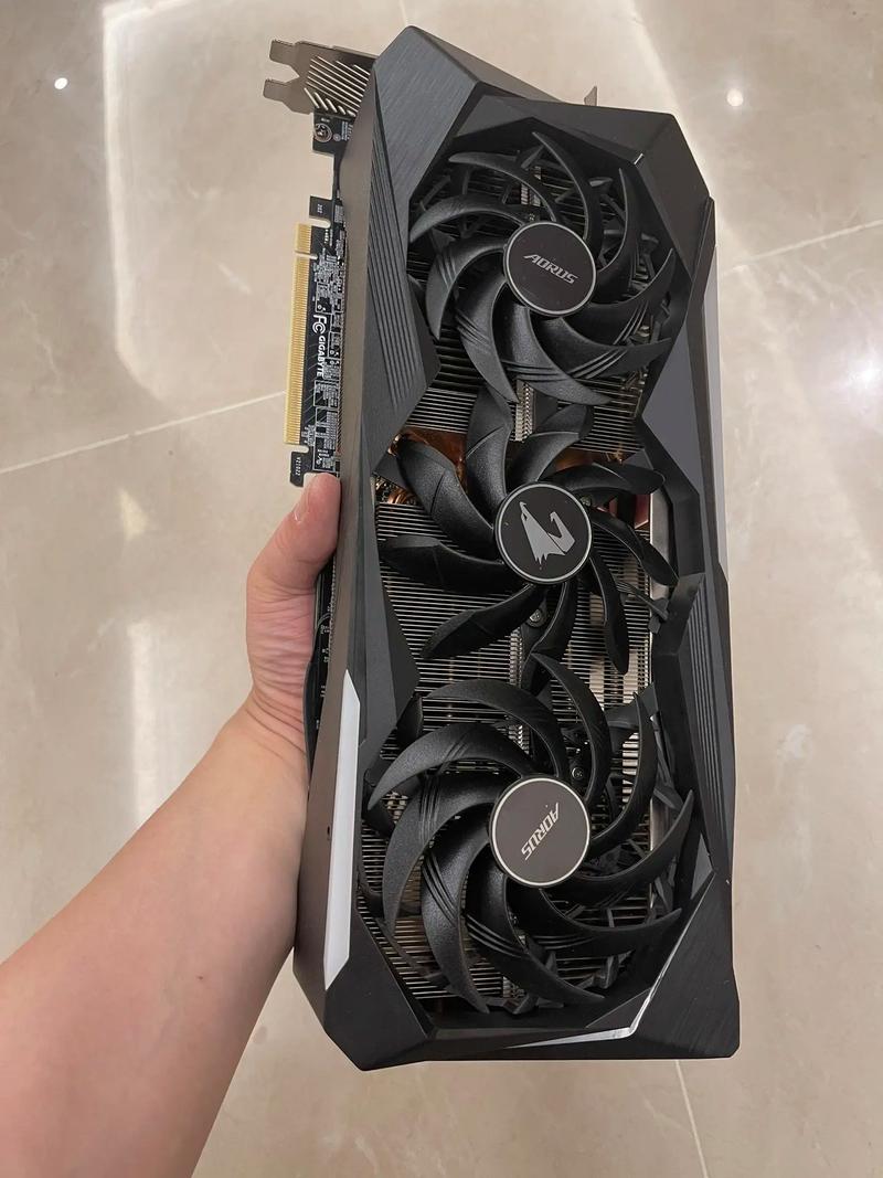 显卡规格对比示意图