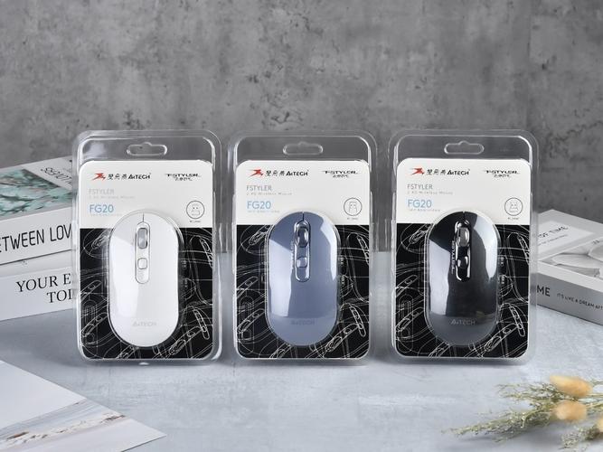 游戏玩家使用鼠标竞技