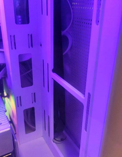 PC机箱散热风扇和水冷系统
