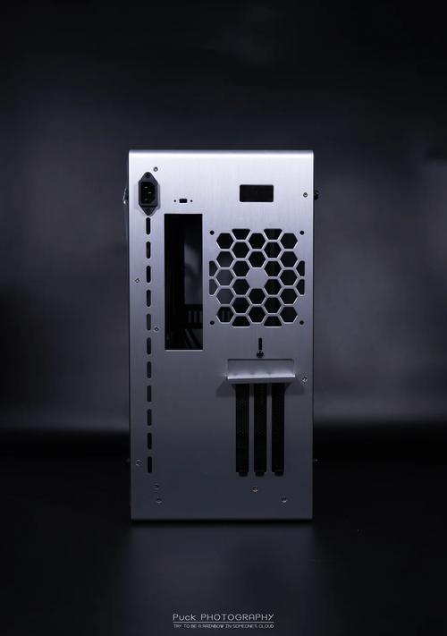 乔思伯U5S中塔机箱深度评测：铝制拉丝质感与优秀散热设计