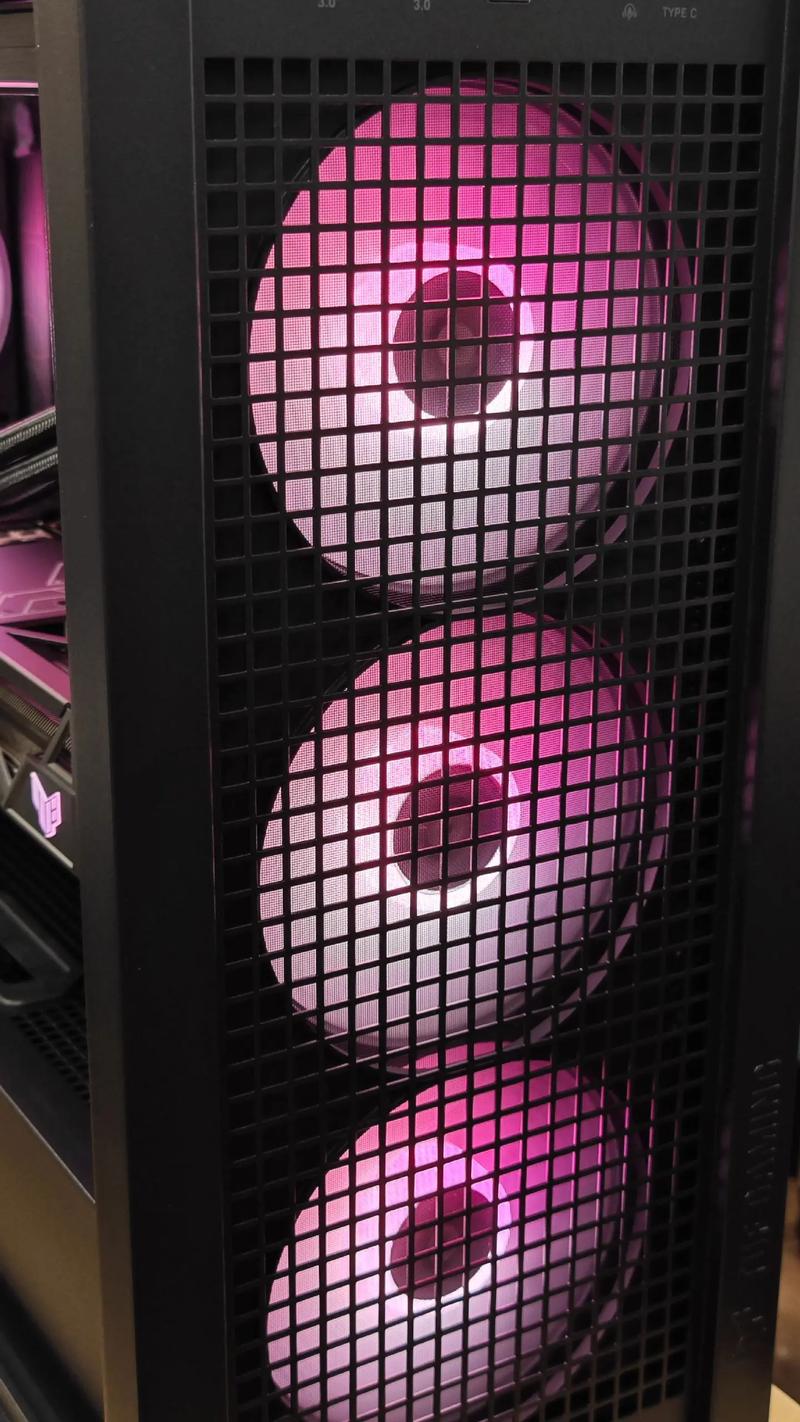 黑色中塔机箱正面网格设计