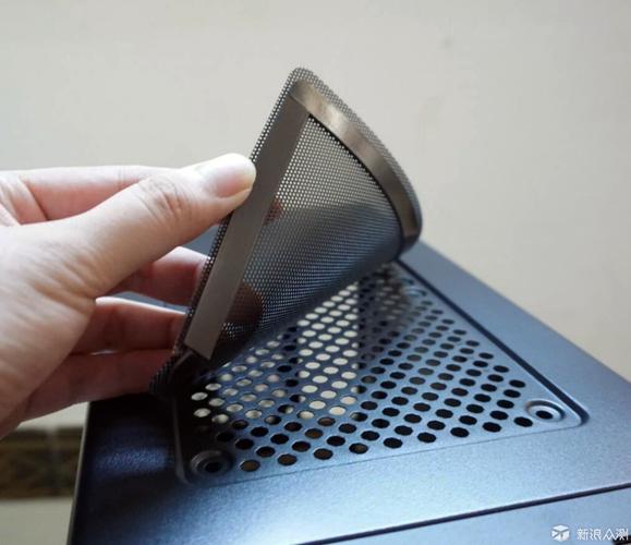 Computer case with fan on top