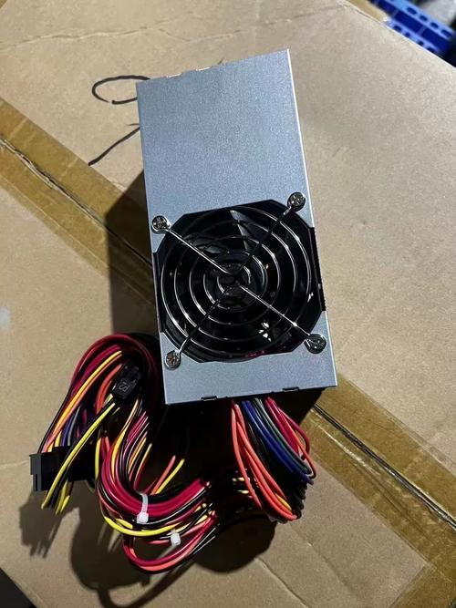 电脑机箱线缆管理和性能布局
