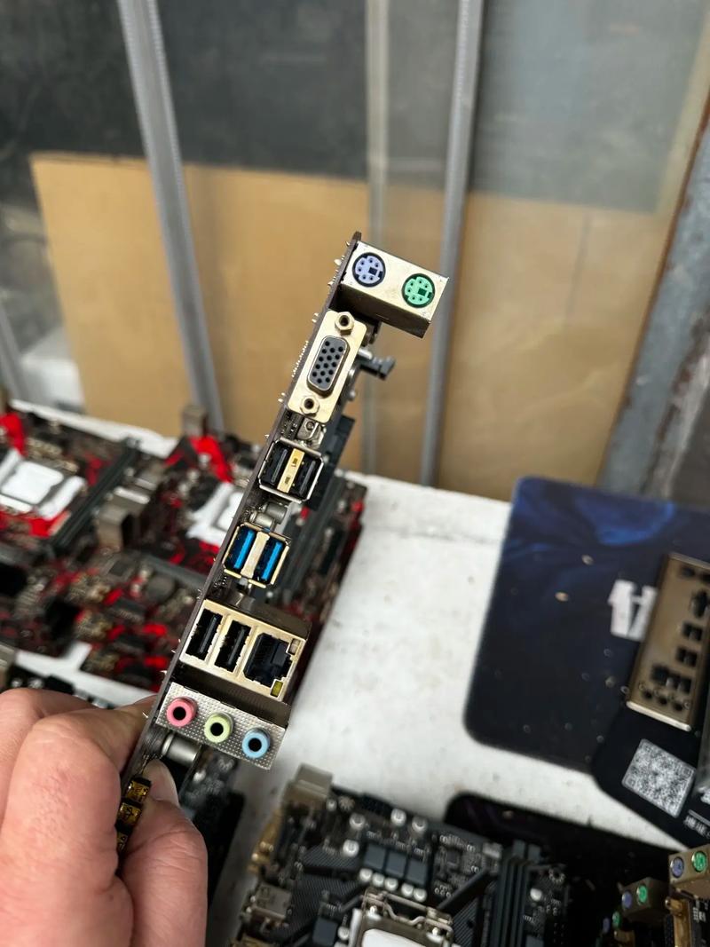 LGA 1200 CPU插槽与芯片组细节