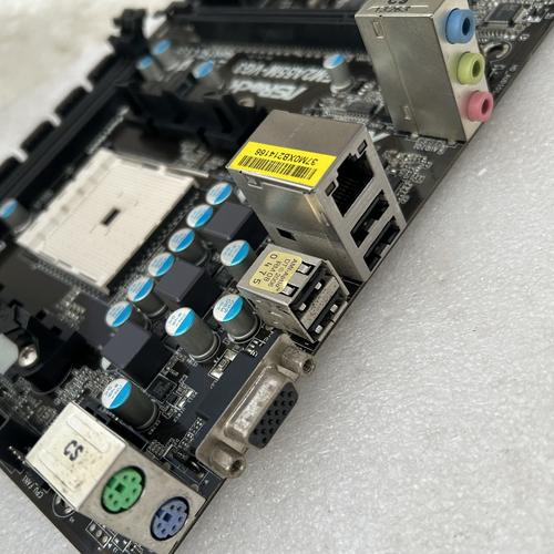 Micro ATX主板整体布局