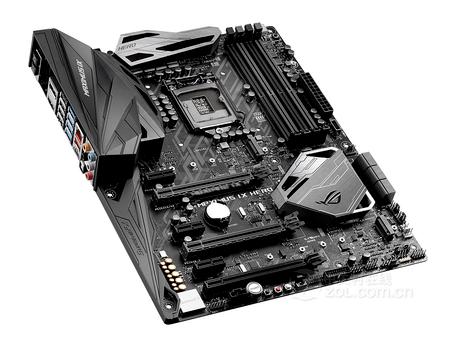 主板散热片RGB灯光特写